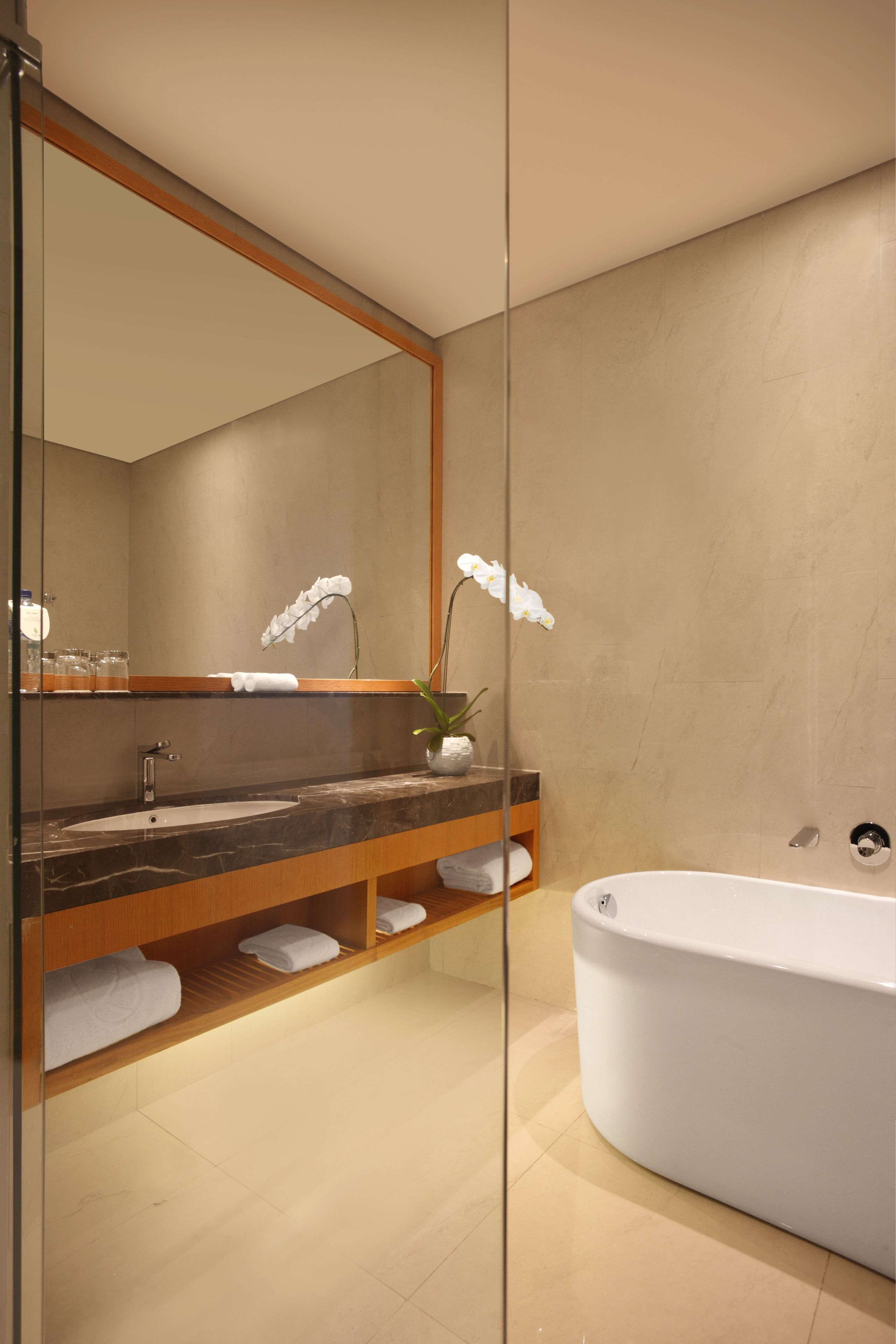 premier suite | bathroom | free toiletries, hair dryer, bathrobes, slippers