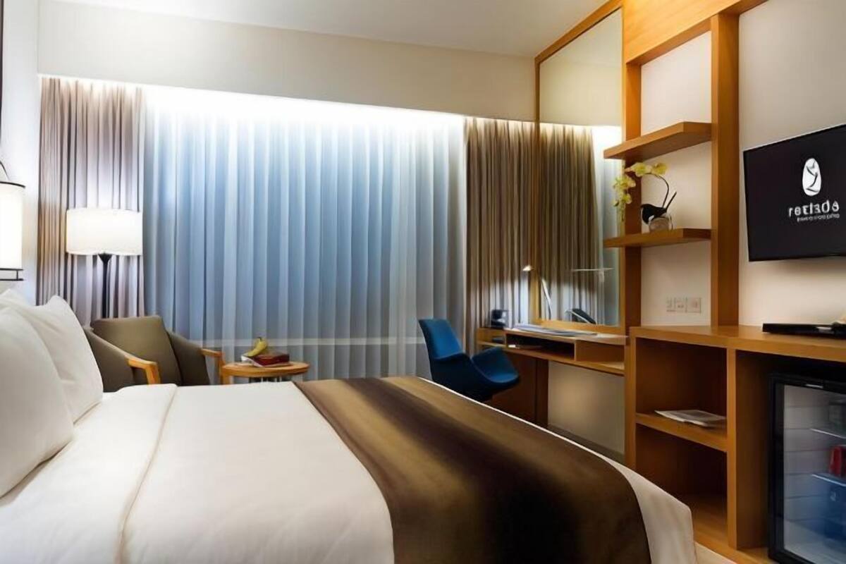 Premium bedding, minibar, in-room safe, desk