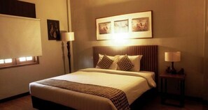 Superior kamer, niet-roken, uitzicht op stad | Luxe beddengoed, een bureau, extra bedden, gratis wifi