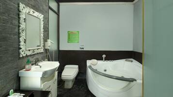 Shower, free toiletries