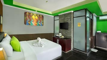 Desk, rollaway beds, free WiFi