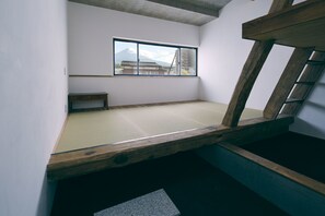 Japanese Room L03, Mountain View | Down duvets, free WiFi, bed sheets