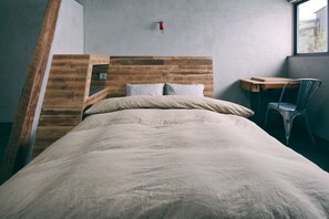 Queen Size Bed Room | Down duvets, free WiFi, bed sheets