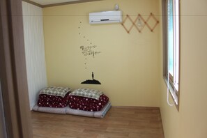 Traditional-Zimmer (Ondol for two people) | Kostenloses WLAN, Bettwäsche