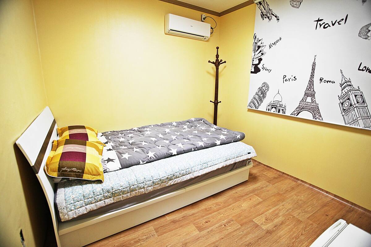 Wifi gratis y ropa de cama