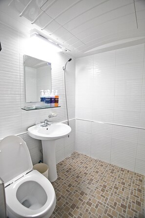 Bathroom - Dadam Guesthouse - Hostel (Yeosu)