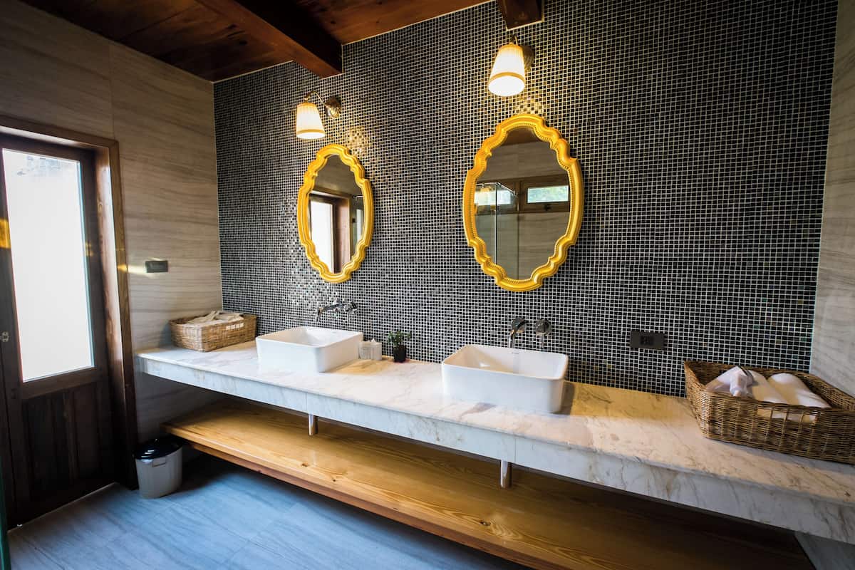 stone cottage | bathroom | shower, free toiletries, hair dryer, slippers