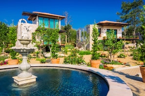 Terrazzo 2 Bedroom | Artículos del minibar gratis y caja de seguridad en la habitación