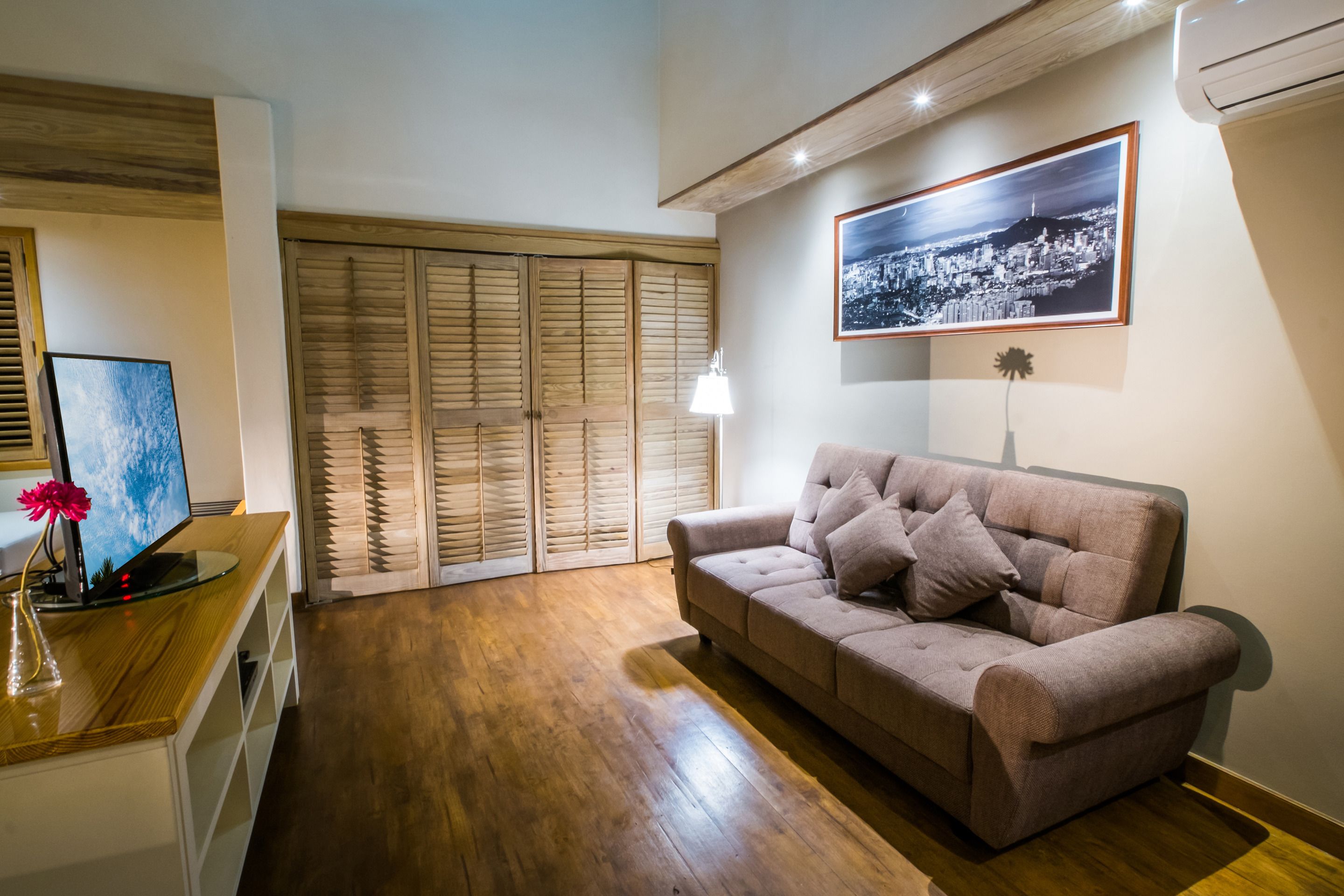 deluxe double room | free minibar, in-room safe, blackout curtains, free wifi