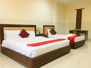Family Room | Minibar, in-room safe, desk, free WiFi - New Rose Boutique Hotel (Vientiane)