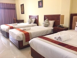 Triple Room | Minibar, in-room safe, desk, free WiFi