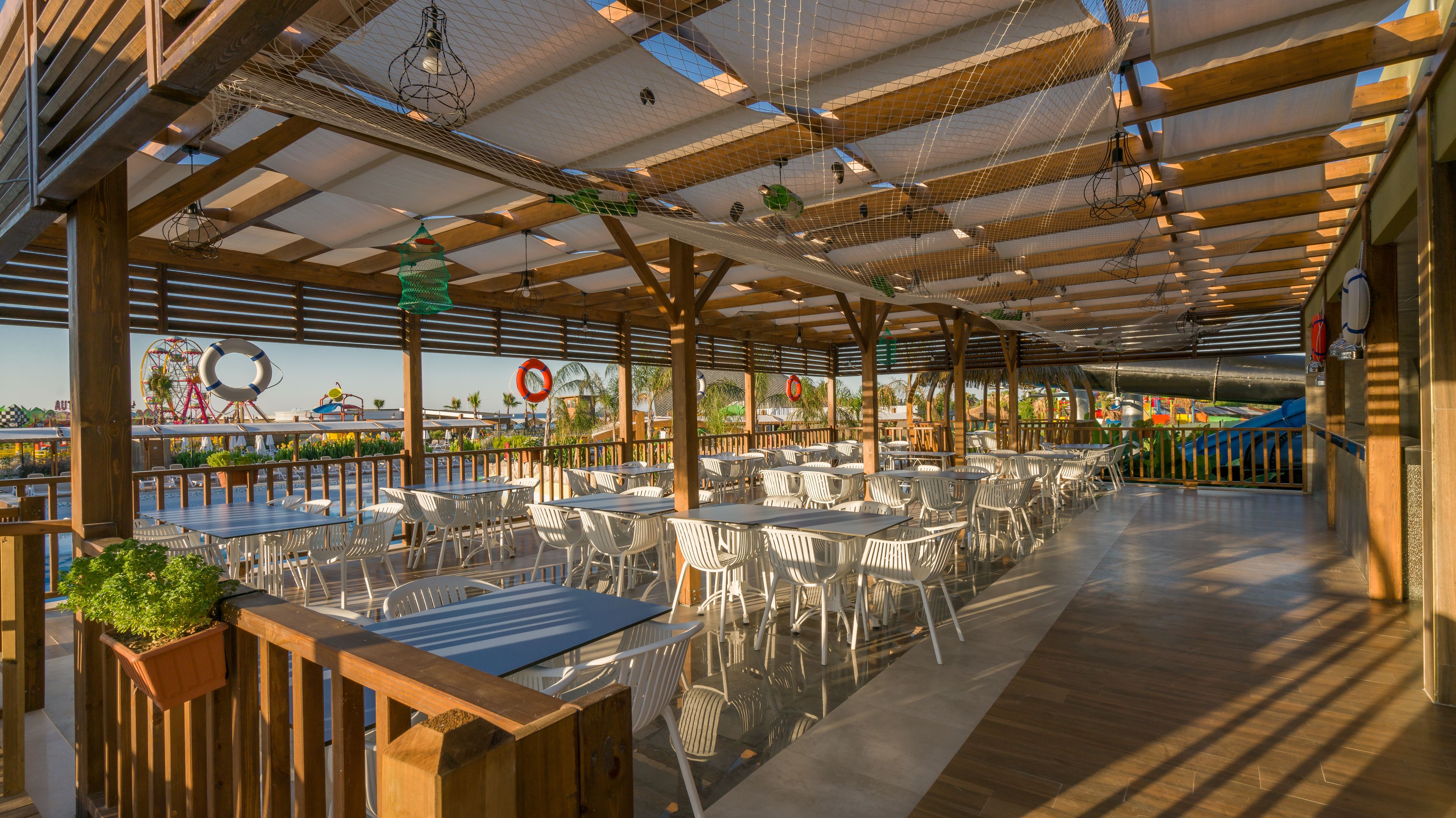 6 restaurantes; se sirve desayuno, almuerzo y cena