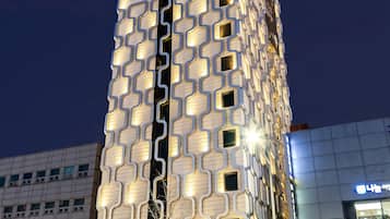 Façade de l’hébergement - soirée/nuit