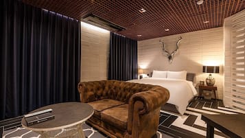 Kamer (Designers Suite) | Luxe beddengoed, een gratis minibar, individueel gedecoreerd