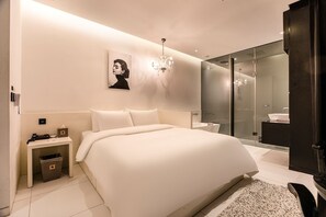 Chambre Double Deluxe | Literie de qualité supérieure, articles gratuits dans le mini-bar