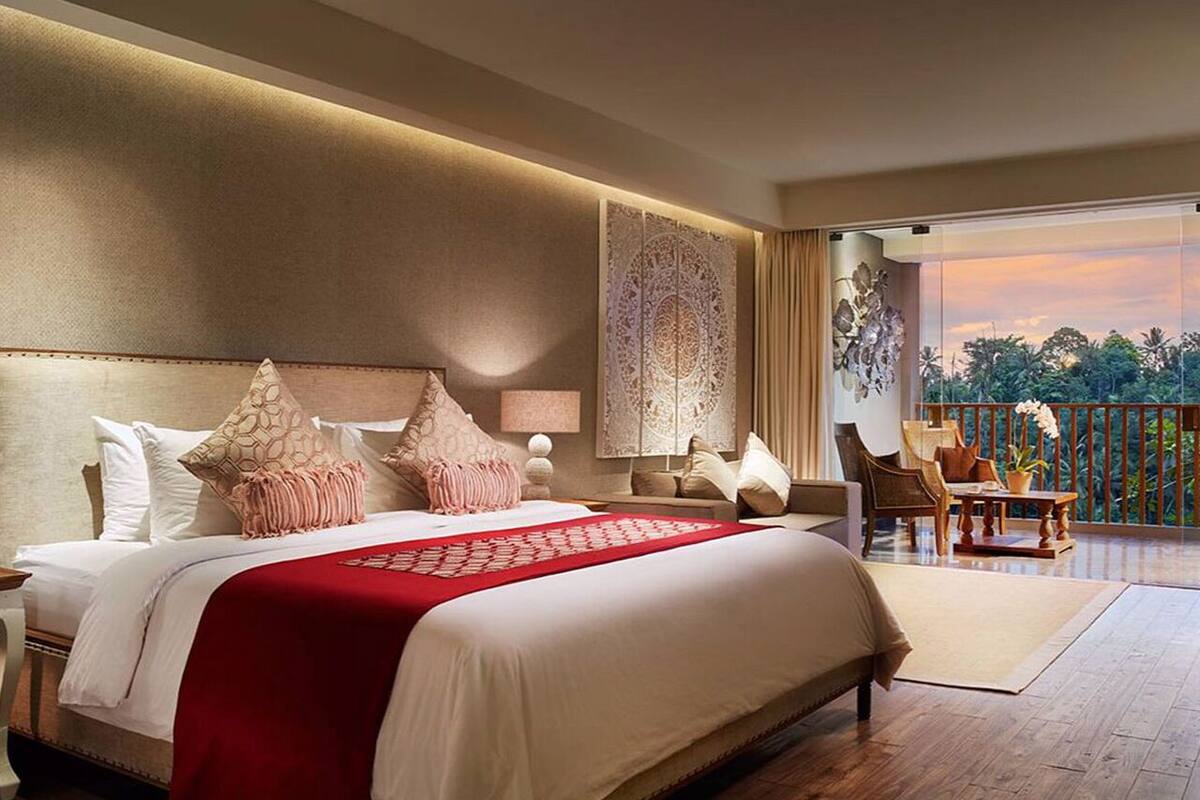 Phòng Suite Deluxe | Bộ đồ giường cao cấp, minibar, két bảo mật tại phòng, bàn 
