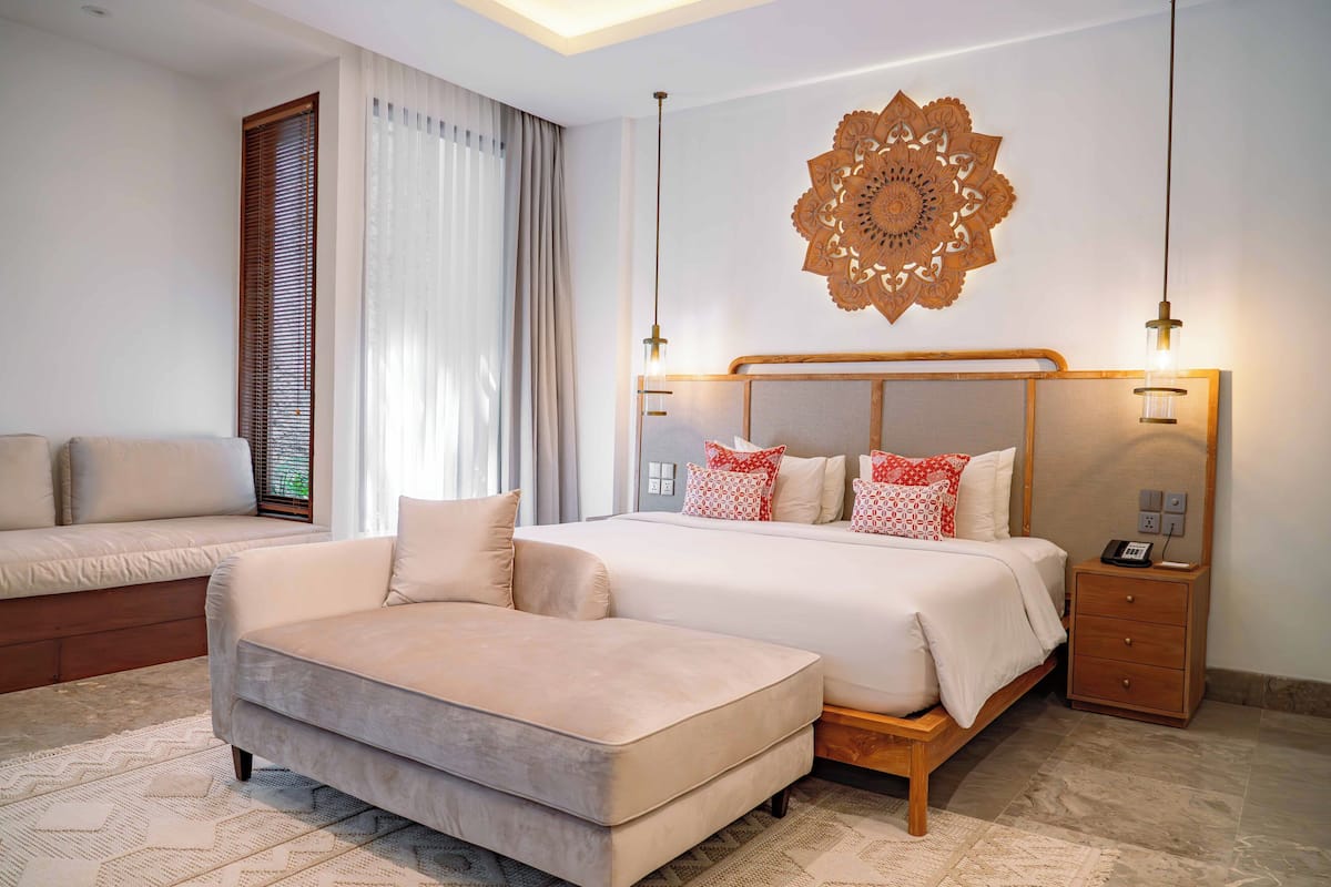 Superior Suite | 1 bedroom, premium bedding, minibar, in-room safe