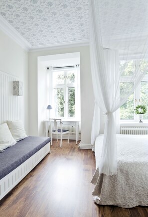 Habitación doble (Queen) | Decoración individual, mobiliario individual, escritorio