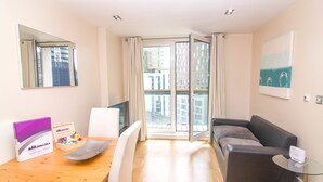 Standard Apartment, 2 Bedrooms | Living room - Canary Wharf Budget Apartments (London)