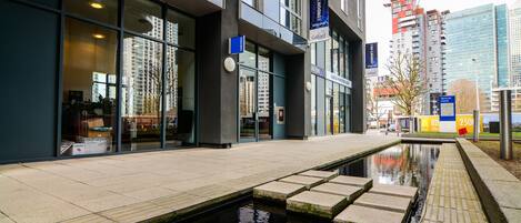 المنشأة من الخارج