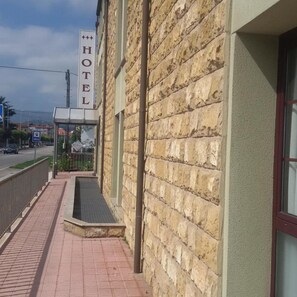 Exterior detail - Hotel Alameda (Villaviciosa)