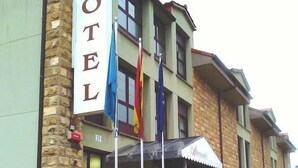 Unclassified image, 2 of 35, button - Hotel Alameda (Villaviciosa)