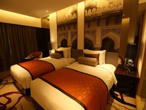 Egyptian cotton sheets, premium bedding, down comforters - Pride Plaza Hotel Aerocity New Delhi (New Delhi)