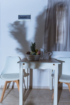 Standard Twin (Double) Studio with Garden View | Katil bayi/kot (percuma), Wi-fi percuma, cadar katil