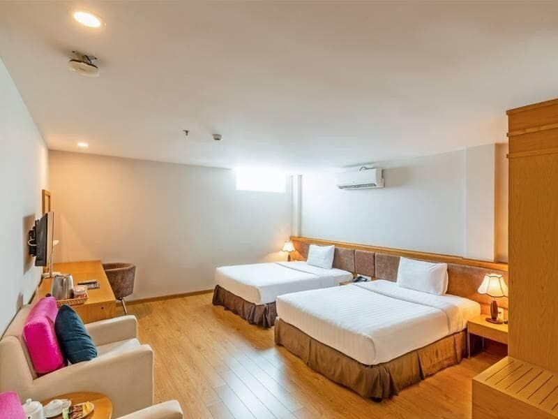 Chambre Deluxe avec lits jumeaux | 1 chambre, minibar, coffres-forts dans les chambres, bureau