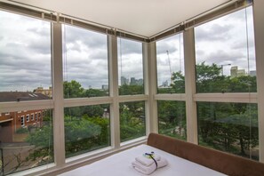 Apartamento estándar, 2 habitaciones | Sábanas de algodón egipcio y ropa de cama de alta calidad