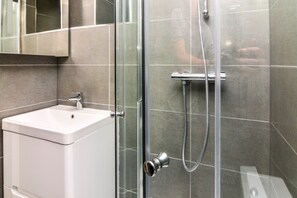 Studio Premium, 1 Tempat Tidur Double | Kamar mandi | Perlengkapan mandi gratis, pengering rambut, handuk, dan sabun