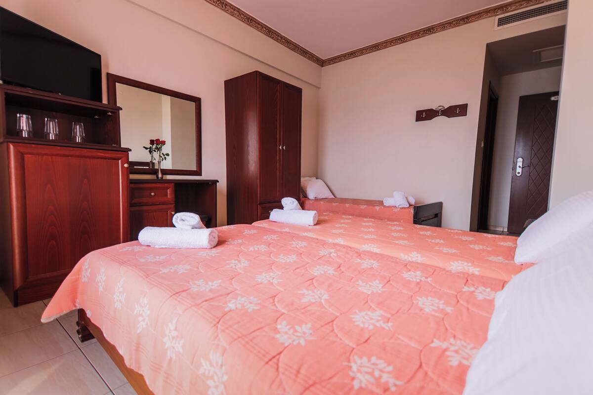 In-room safe, desk, soundproofing, iron/ironing board