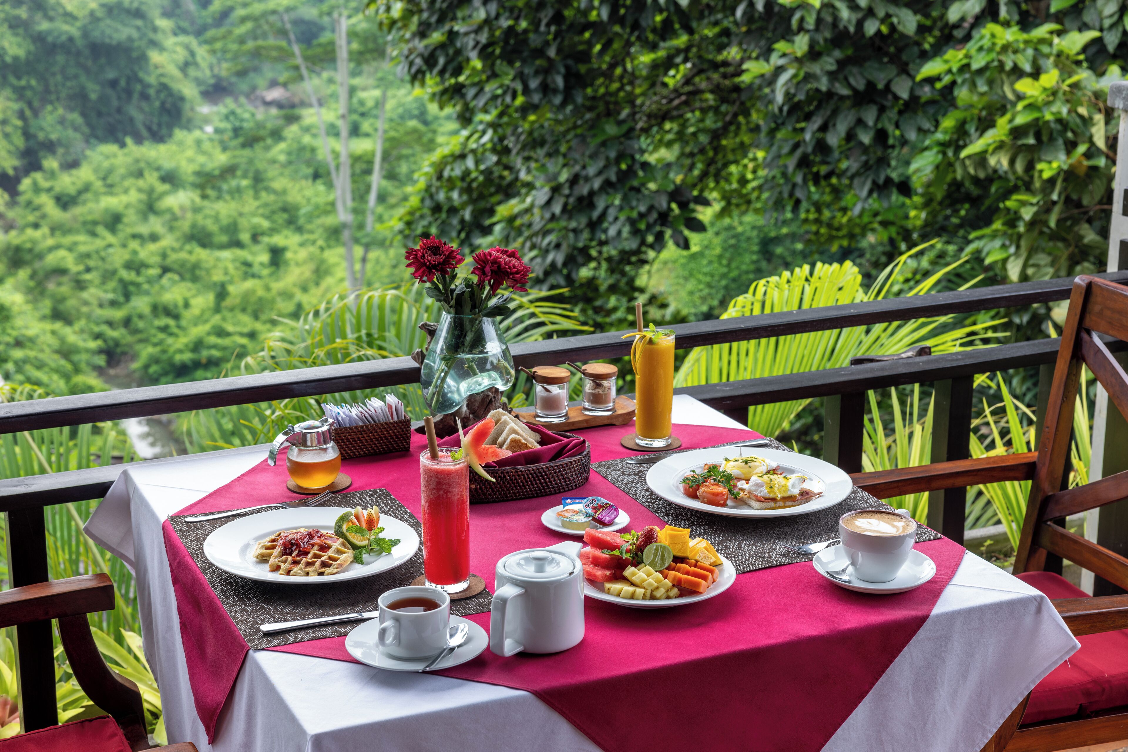 Daily cooked-to-order breakfast (IDR 100000 per person)