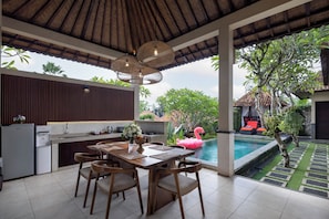 Villa, 3Â Schlafzimmer, eigener Pool | Eigene KĂŒche | GroĂer KĂŒhlschrank, Mikrowelle, Herdplatte, Wasserkocher