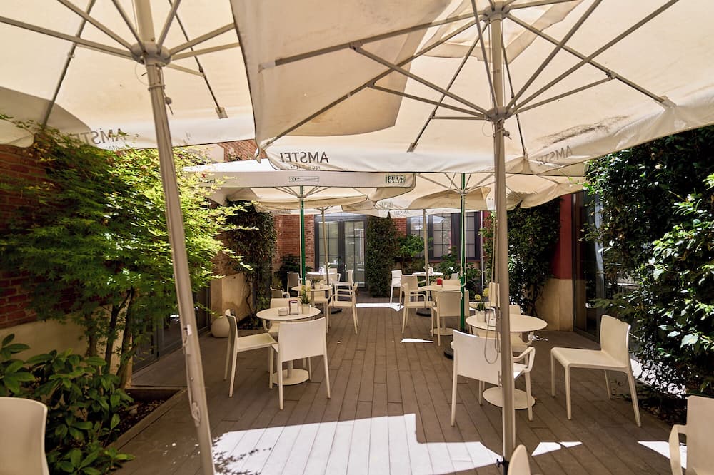 The Book Factory Hostel by gaiarooms