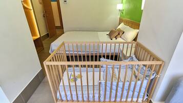 Standaard driepersoonskamer | 1 slaapkamer, een bureau, verduisterende gordijnen, geluiddichte muren