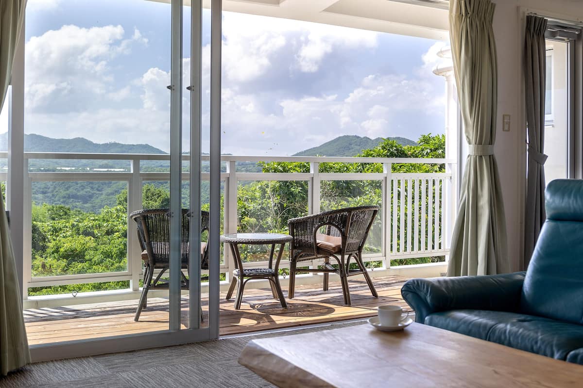 Premium-Zweibettzimmer | Individuell dekoriert, Schreibtisch, laptopgeeigneter Arbeitsplatz