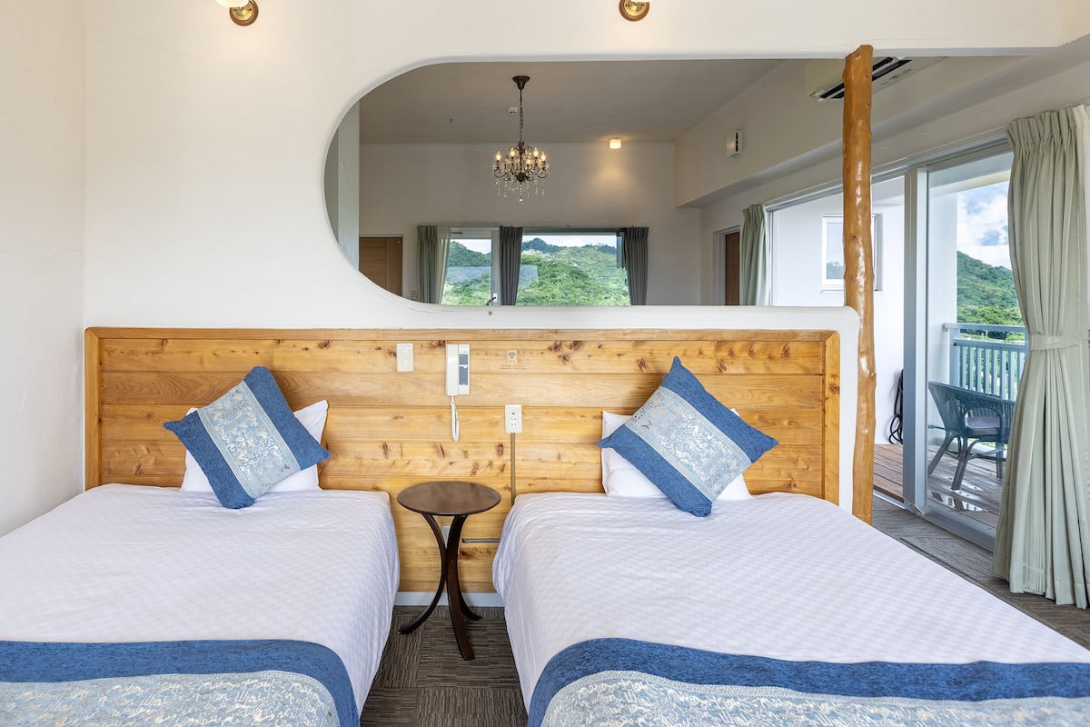 Premium-Zweibettzimmer | Individuell dekoriert, Schreibtisch, laptopgeeigneter Arbeitsplatz