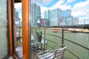 Panoramic Apartment, 2 Bedrooms, River View | Balcony - Apartment Wharf – Meridian Place (London)