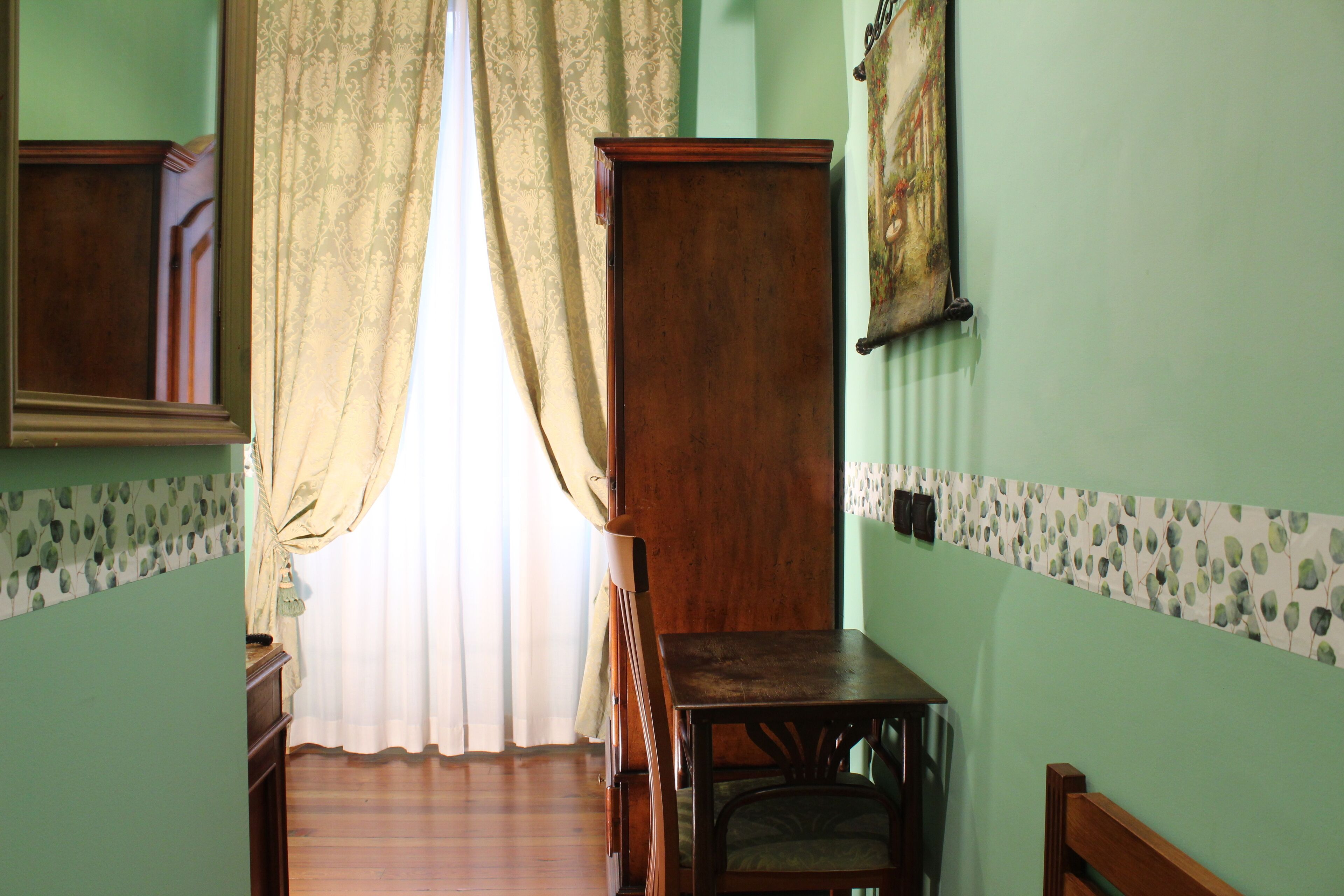 single room | 1 bedroom, premium bedding, minibar, in-room safe