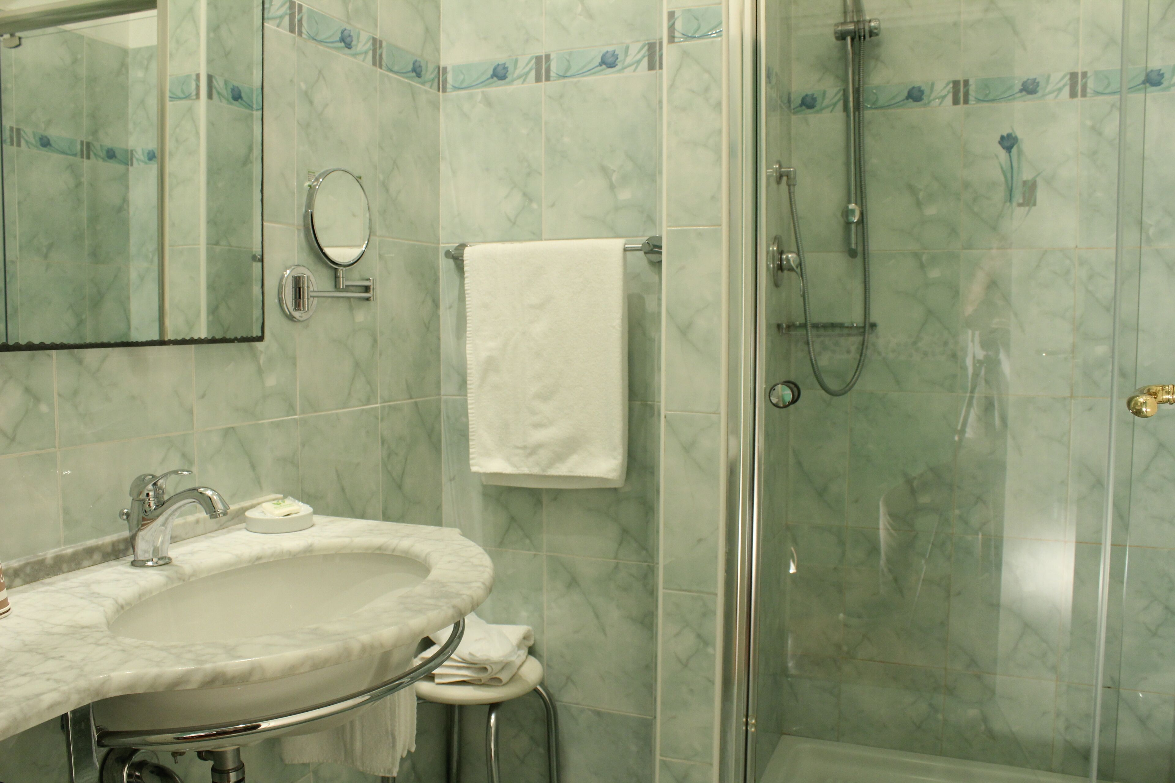 single room | bathroom | free toiletries, hair dryer, slippers, bidet