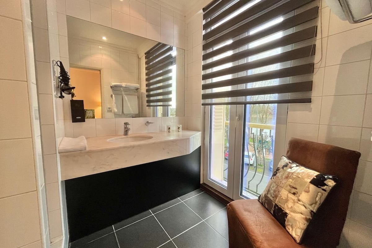 comfort double room, 1 bedroom, non smoking, river view | bathroom | free toiletries, hair dryer, towels