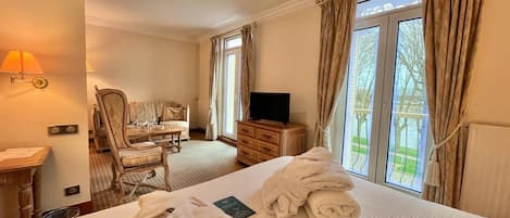 Executive Double Room, 1 Bedroom, Private Bathroom, River View | Premium bedding, in-room safe, individually decorated, desk