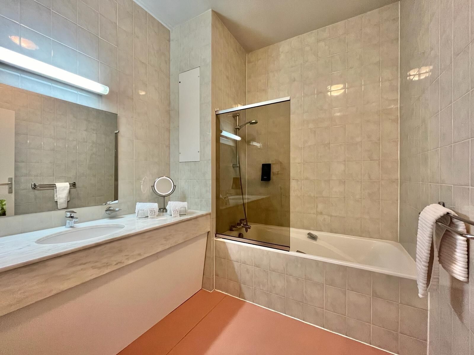 classic suite, 1 bedroom, bathtub, river view | bathroom | free toiletries, hair dryer, towels