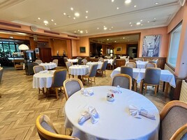 Daily buffet breakfast for a fee