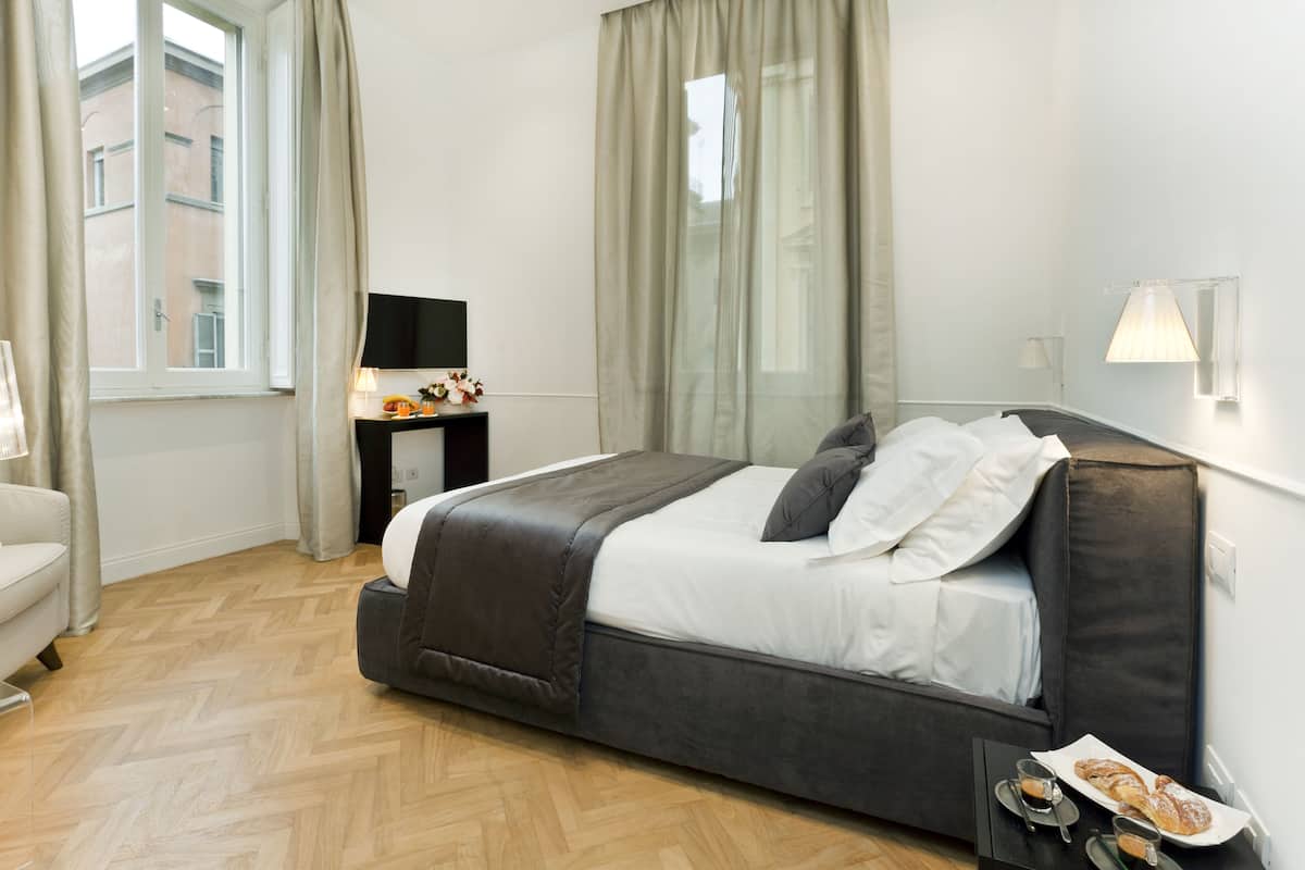 1 bedroom, premium bedding, down comforters, in-room safe