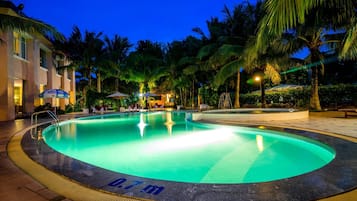 Outdoor pool, pool loungers