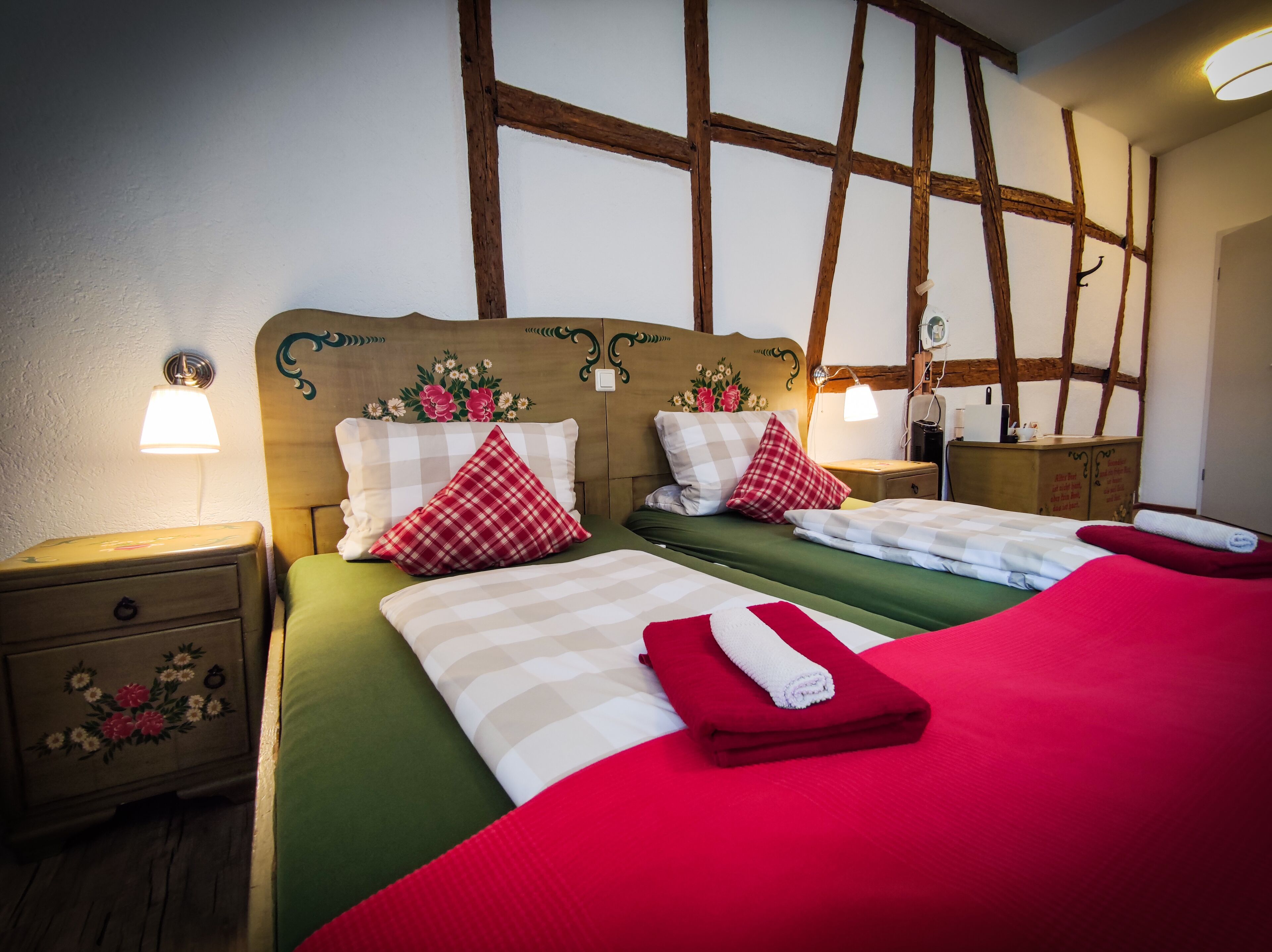 comfort room, 1 king bed | minibar, in-room safe, desk, laptop workspace