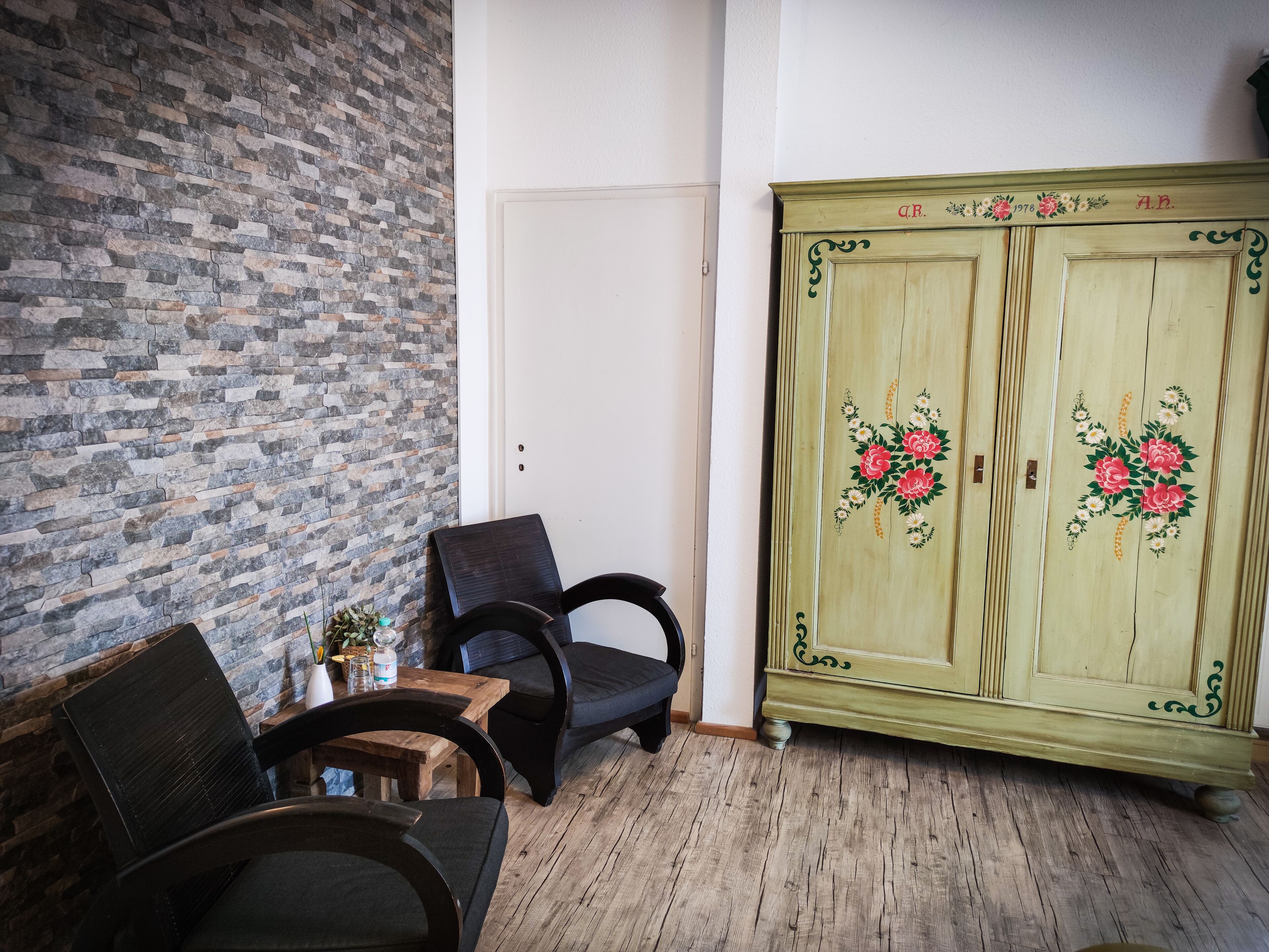 comfort room, 1 king bed | minibar, in-room safe, desk, laptop workspace