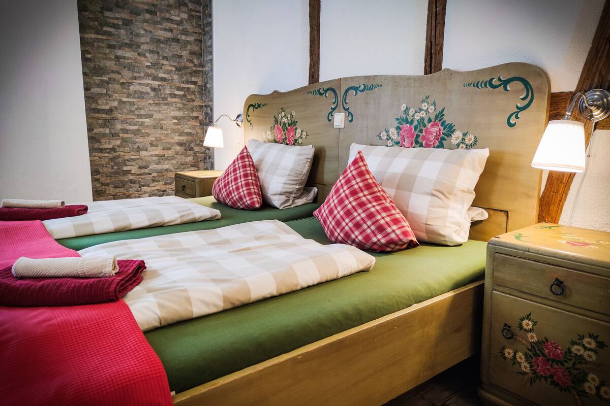 comfort room, 1 king bed | minibar, in-room safe, desk, laptop workspace